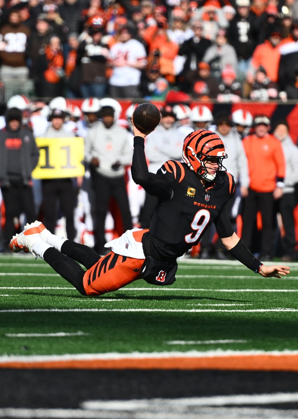 橄榄球战术调整奏效，成功扭转局势