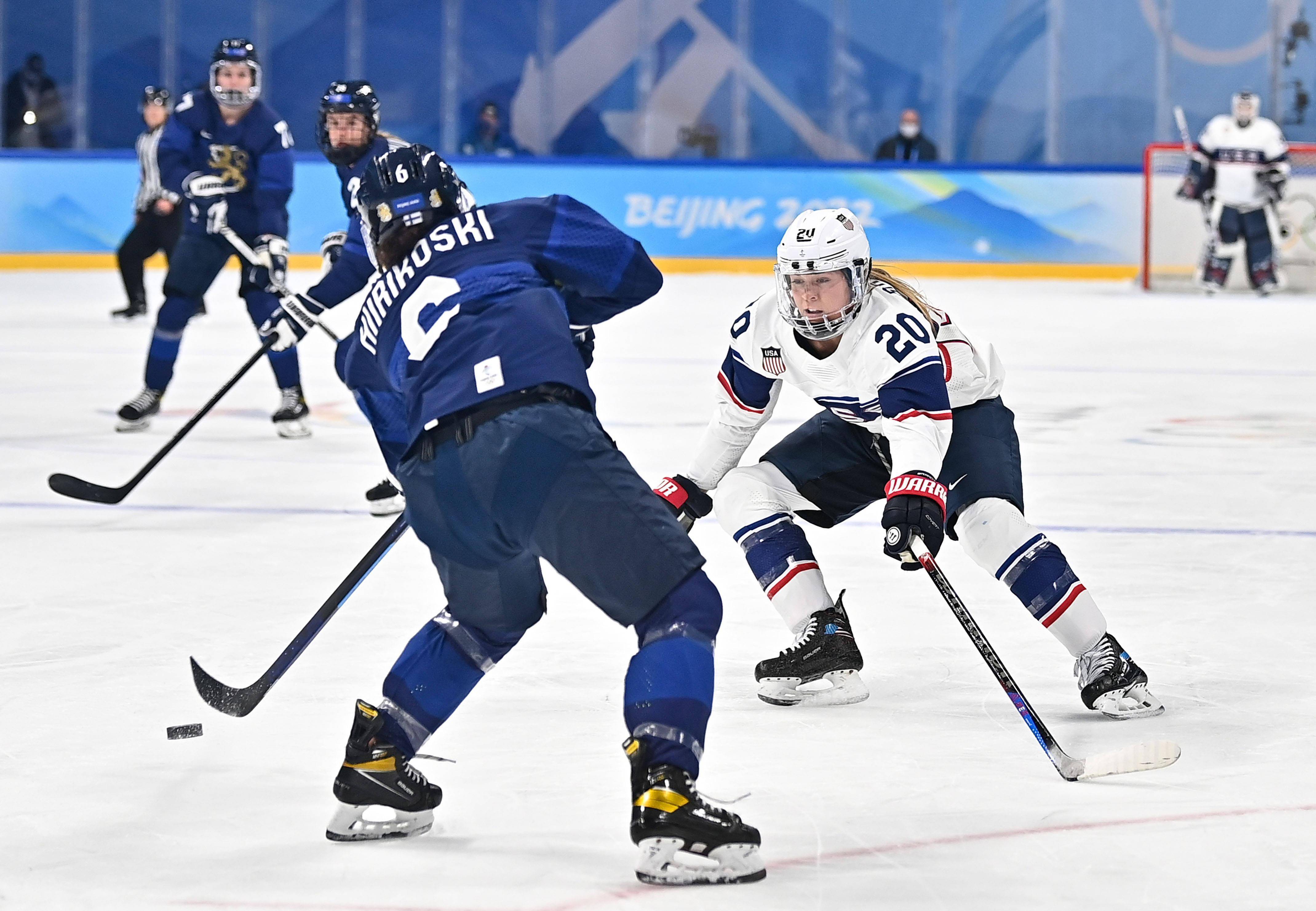 开云体育官网-冰球小组赛落幕，强队悉数晋级