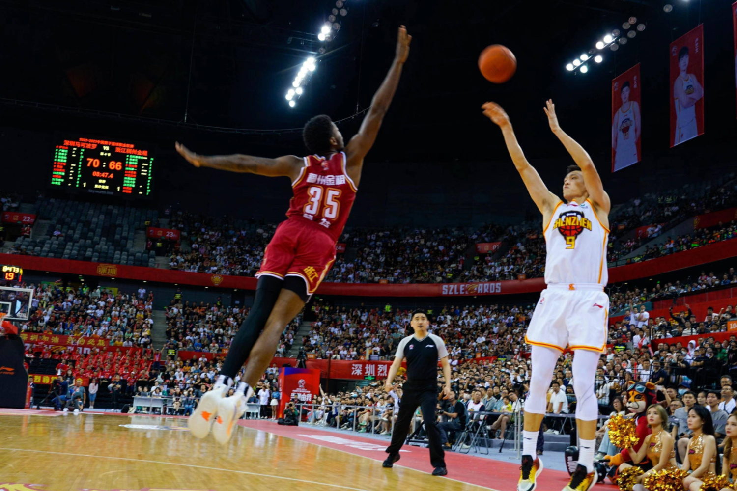 山东队完胜深圳队，字母哥点燃赛场