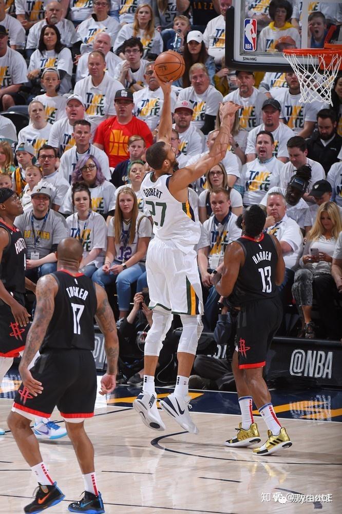 江苏队力克火箭，米切尔带队取胜