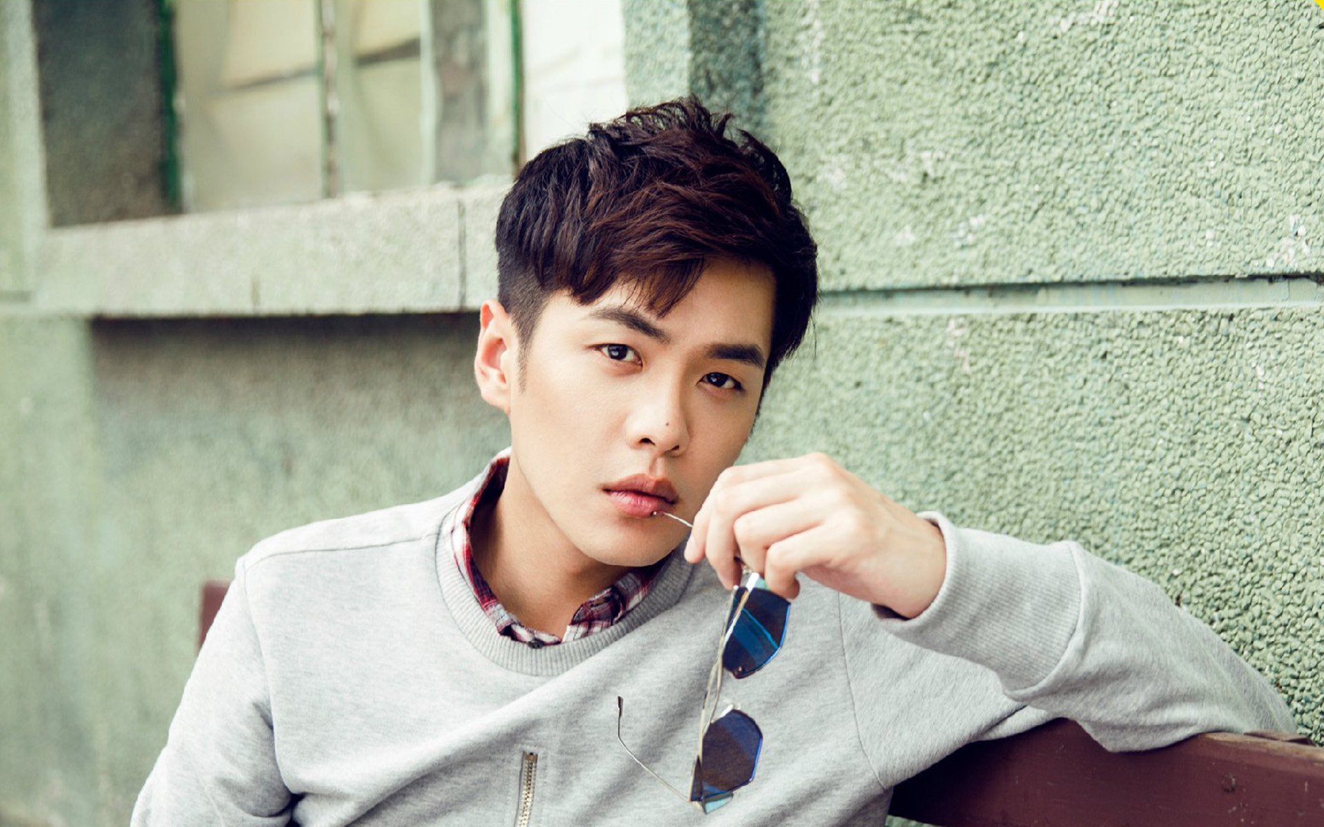 法国风暴席卷诺坎普,阿坎吉连击撕裂巴萨防线